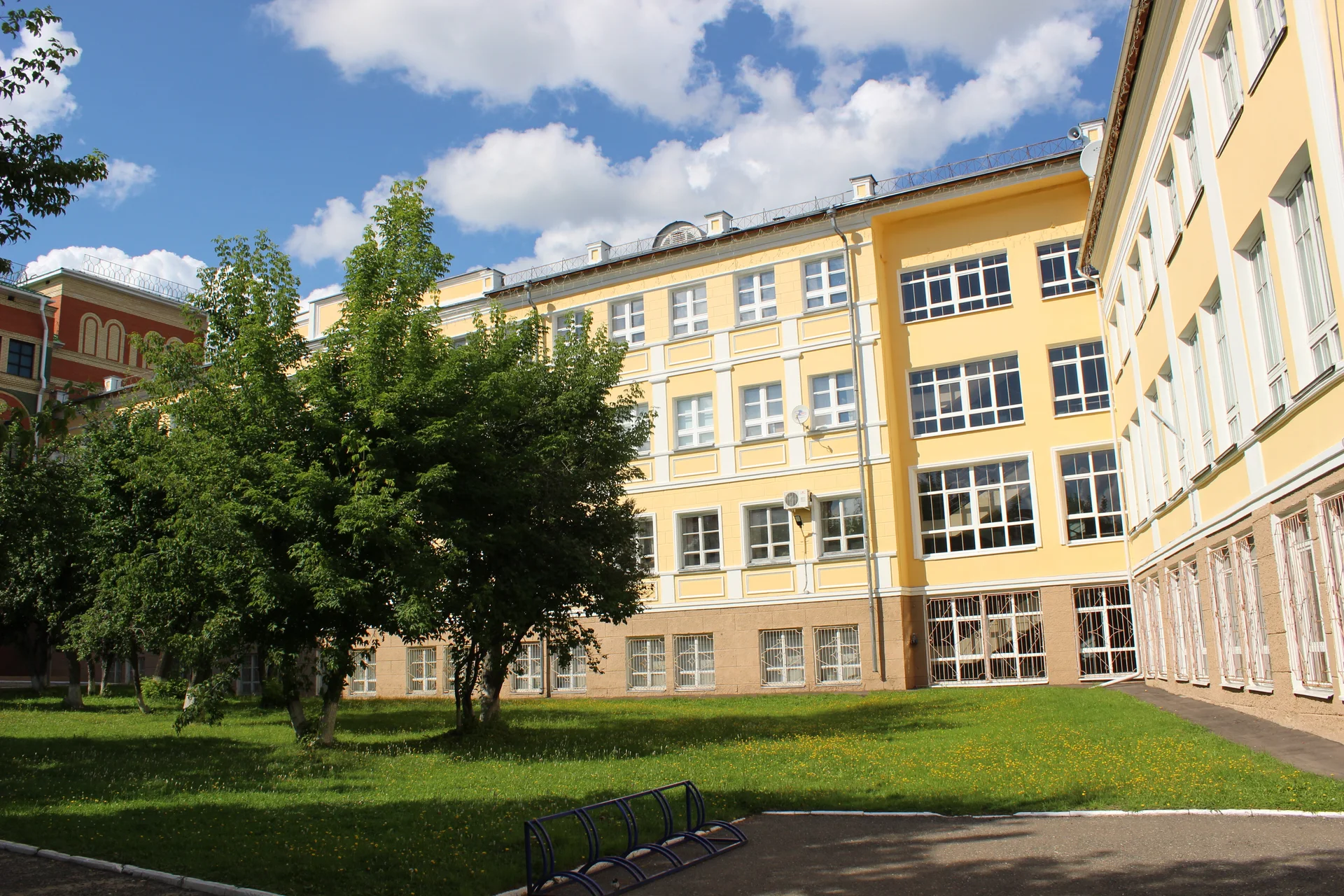 Mari State University campus and university infrastructure